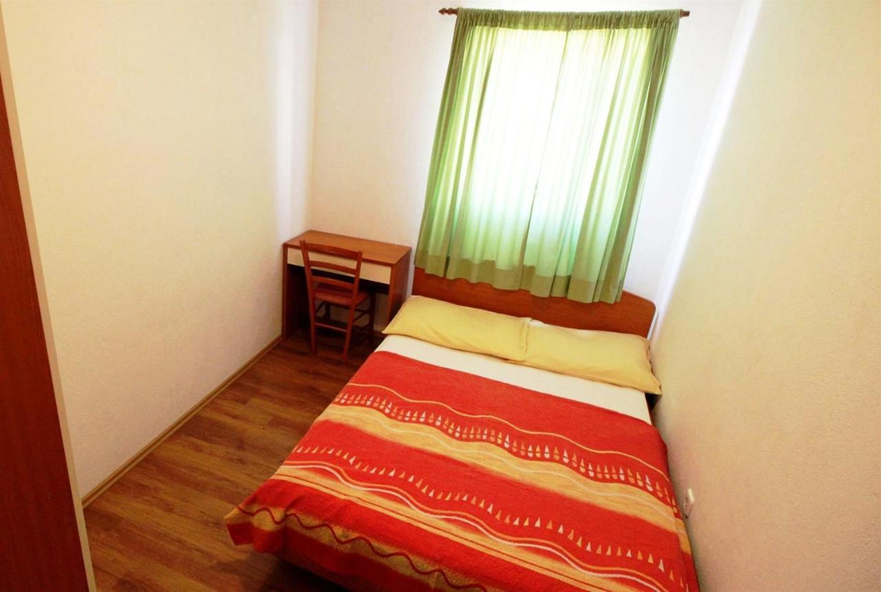 Apartments Marko Nemira Омиш Экстерьер фото