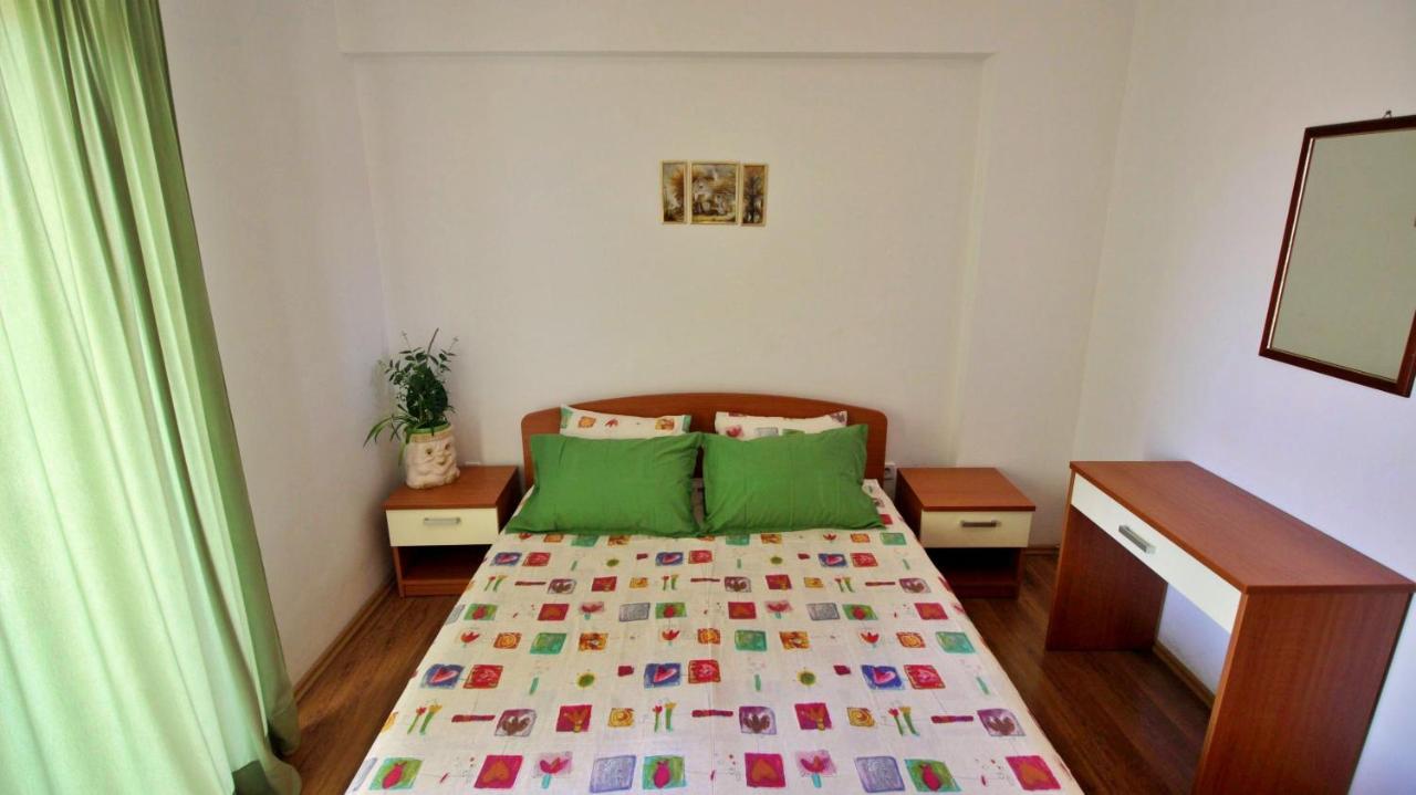Apartments Marko Nemira Омиш Экстерьер фото