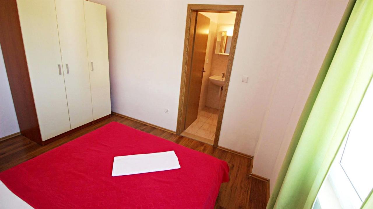 Apartments Marko Nemira Омиш Экстерьер фото