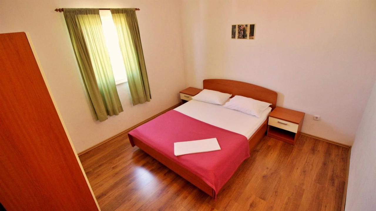 Apartments Marko Nemira Омиш Экстерьер фото