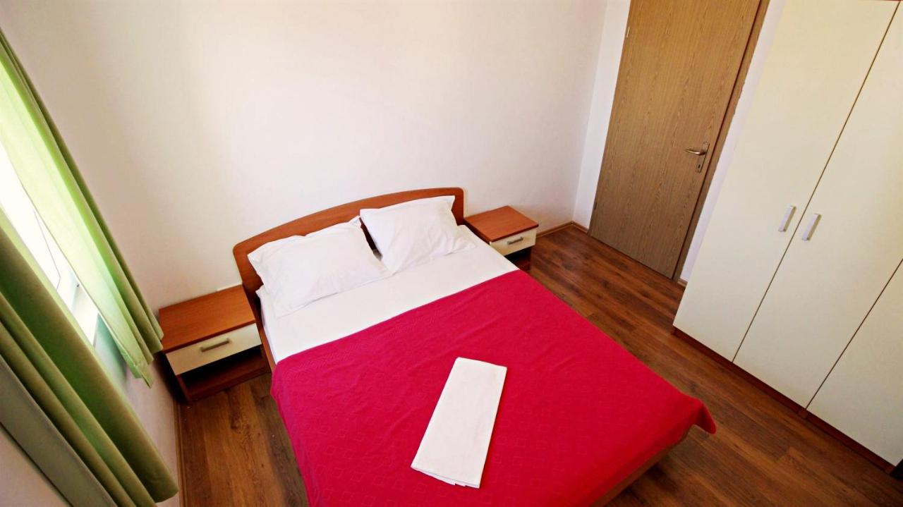 Apartments Marko Nemira Омиш Экстерьер фото