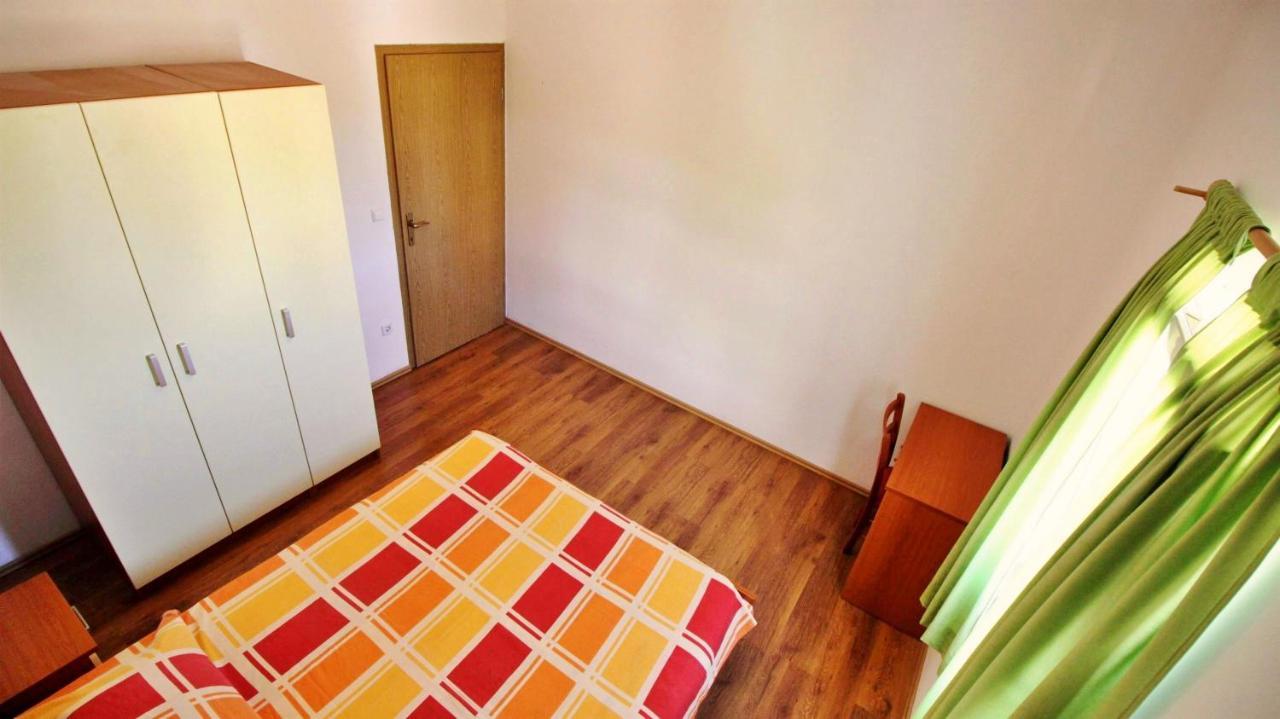 Apartments Marko Nemira Омиш Экстерьер фото