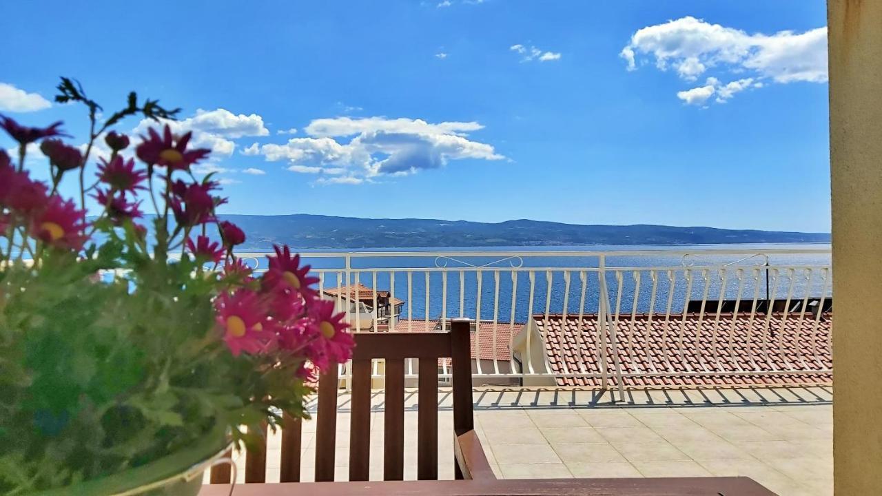 Apartments Marko Nemira Омиш Экстерьер фото